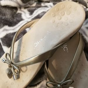 Vionic sandals size 8